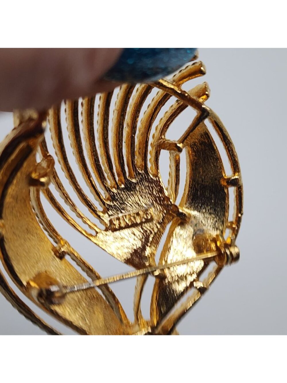 Vintage Lisner Brooch Gold Tone Modernist Abstract Leaf Pin - Picture 9 of 9